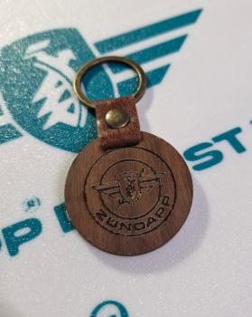 Zündapp Schlüsselanhänger aus Walnussholz mit Leder und Messing Ring und Niete! RUND